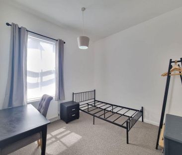 4 bedroom terraced house to rent - Photo 4