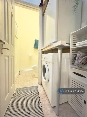 3 bedroom flat to rent - Photo 4