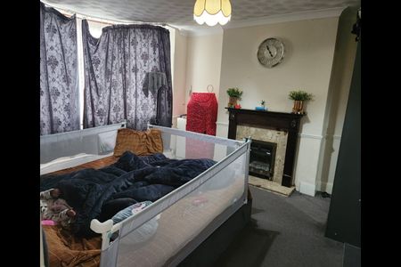 3 Bed End Terrace, Netherfield Gardens, IG11 - Photo 5