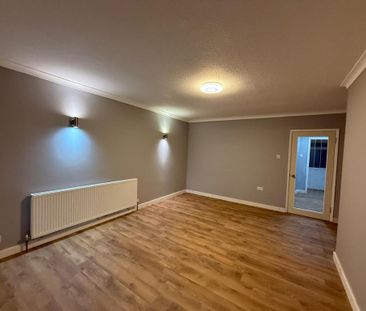 4 bedroom semi-detached house to rent - Photo 2