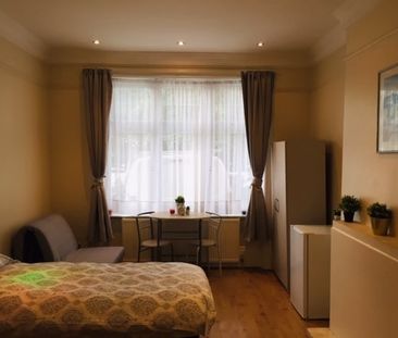 Room in a Shared House, Bowes Road, N13 - Photo 6