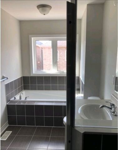 For Lease - 148 Finegan Circle, Brampton, Ontario - Photo 2