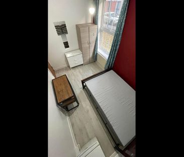 Room in a Shared Flat, Chicksand House, E1 - Photo 6