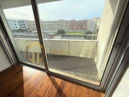 4 room luxury Flat for rent in Vila Nova de Gaia, Portugal - Photo 5