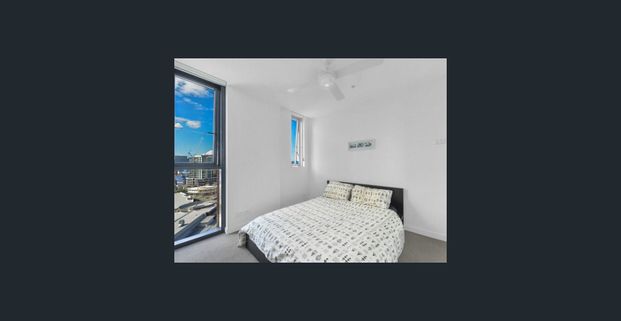 FURNISHED - Spacious 2 Bedroom Apartment - Photo 1