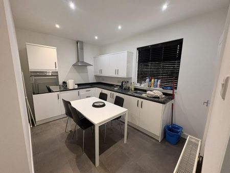 3 bedroom semi-detached house to rent - Photo 3