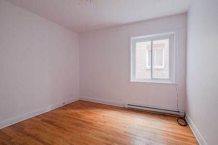 4870 Queen Mary Road - Photo 3