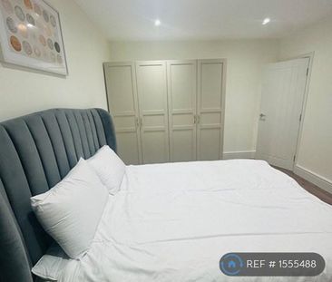 4 bedroom semi-detached house to rent - Photo 5