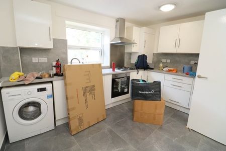 Room in a Shared Flat, Providence Row Close, E2 - Photo 4