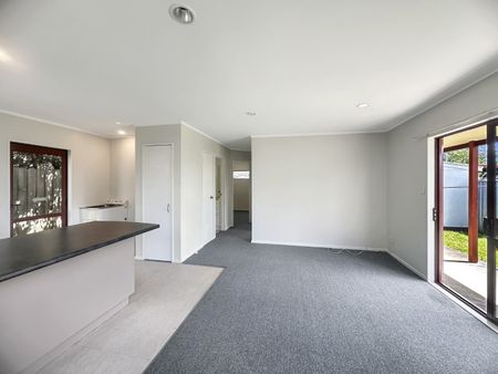 Cozy 3-Bedroom Family Home - Photo 2