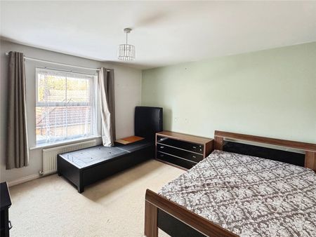 4 bedroom townhouse to rent Norden Way, Havant, Hampshire, PO9 - Photo 3