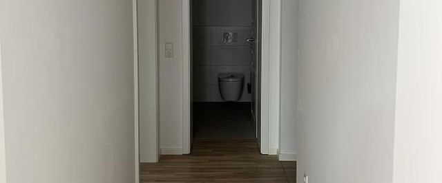 Liebevoll und modern sanierte Wohnung im Erstbezug! Erker, FuÃbodenheizung, Parkett! - Foto 1