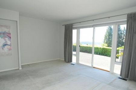 House in West Vancouver, BC - Photo 3