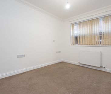 2 bed flat to rent in Richmond Park Road, Bournemouth, BH8 - Photo 6