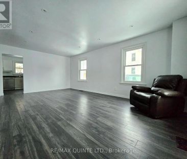 181 BURNHAM STREET - Photo 2