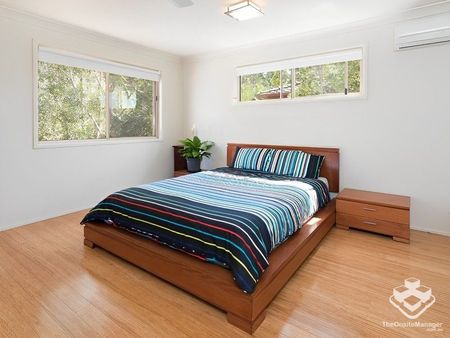 Luxurious life style with pool and views - Photo 5