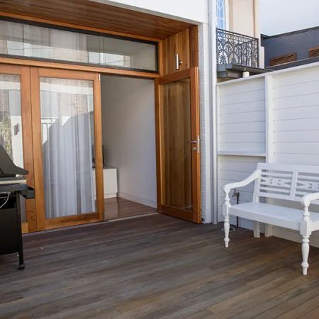 2 Bedroom Townhouse in Prime Location - Photo 2