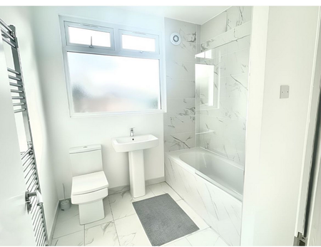 1 bedroom in a house share to rent - Photo 4