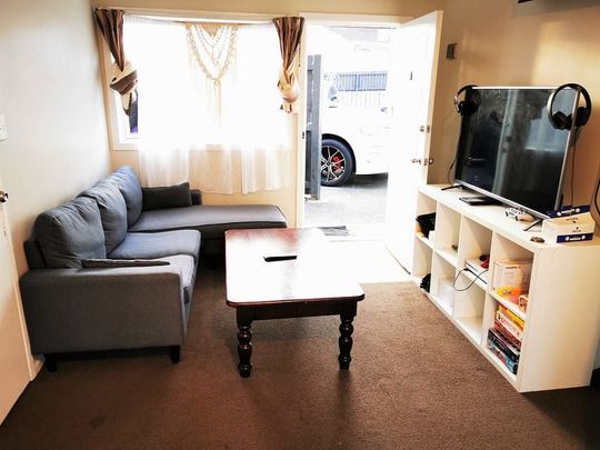 Charming 2BR Home in Clendon Park - Photo 1