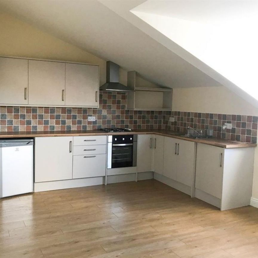 2 bedroom Flat To Let - Photo 1