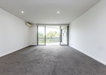 Spacious One Bedroom In Boutique Build - Photo 2