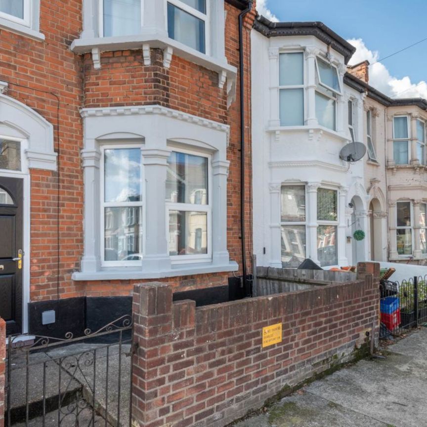 Guide Price £2,600 pcm - Available Now - Part Furnished - Photo 1
