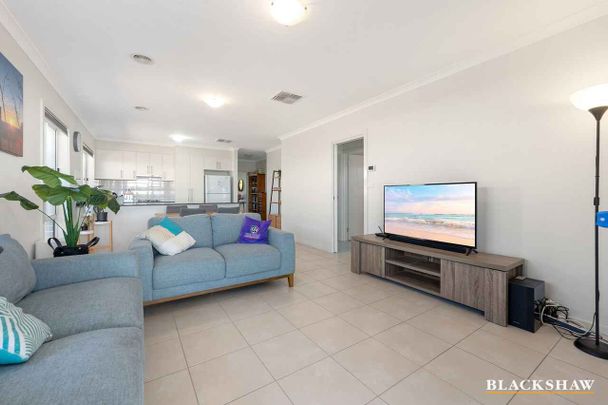 SINGLE LEVEL 3 BEDROOM HOME ACROSS FROM GOOGONG SHOPS, PARK AND SCHOOL - Photo 1