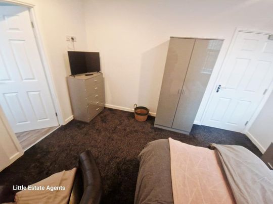 1 bedroom in a house share to rent - Photo 1