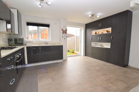 3 bedroom semi-detached house to rent - Photo 3