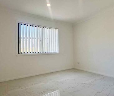 Renovated & Ready to call Home . - Photo 3