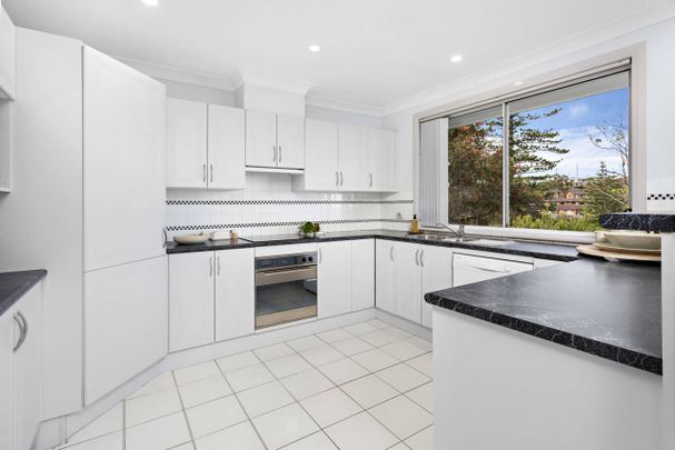 Fully Furnished Three-Bedroom Home In The Heart Of Kiama - Photo 1