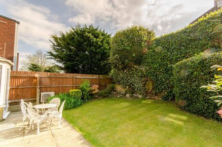 2 Bed Semi-Detached House, Highfield Road, NW11 - Photo 2
