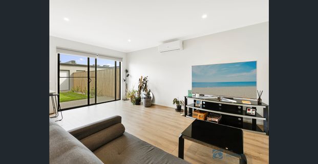 Stylish 3-Bedroom Townhouse in Thornhill Park - Photo 1