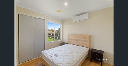 Recently Renovated Family Home with Space, Comfort & Convenience - Photo 4