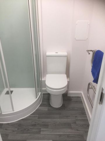 8 bedroom private hall to rent - Photo 5