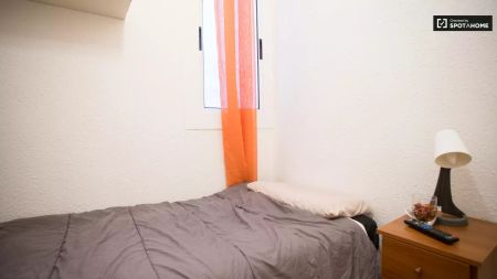 Room in a shared 2-bedroom apartment for rent in La Sagrada Família, bills included - Foto 5