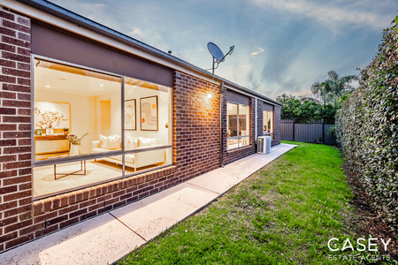 74 Selandra Boulevard, Clyde North - Photo 5