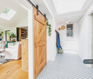 5 bedroom detached house to rent - Photo 1