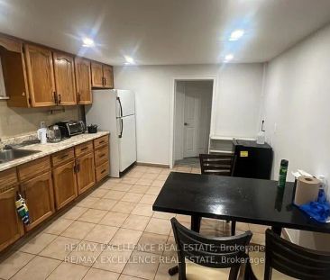 25 Garratt Boulevard E #(Room) - Photo 1