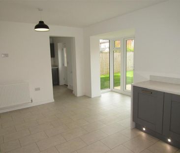 4 bedroom detached house to rent - Photo 3