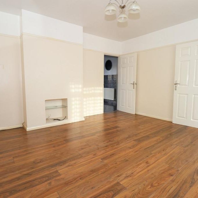3 bedroom end of terrace house to rent - Photo 1