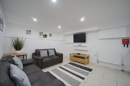 6 bedroom house to rent - Photo 2