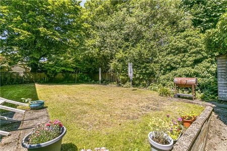 Middle Hill, Egham, Surrey, TW20 0JQ - Photo 3