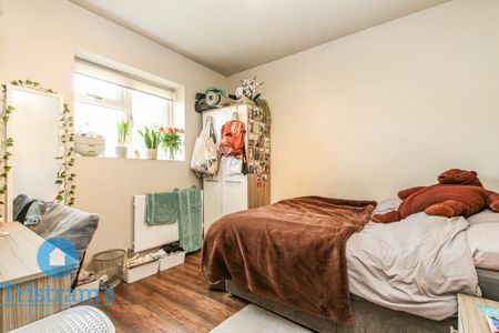 6 bed Semi-Detached House for Rent - Photo 4