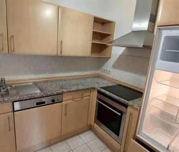 Großzügige 2-Zimmer mit Wannenbad, Balkon, Aufzug, Tiefgarage und EBK - Photo 1