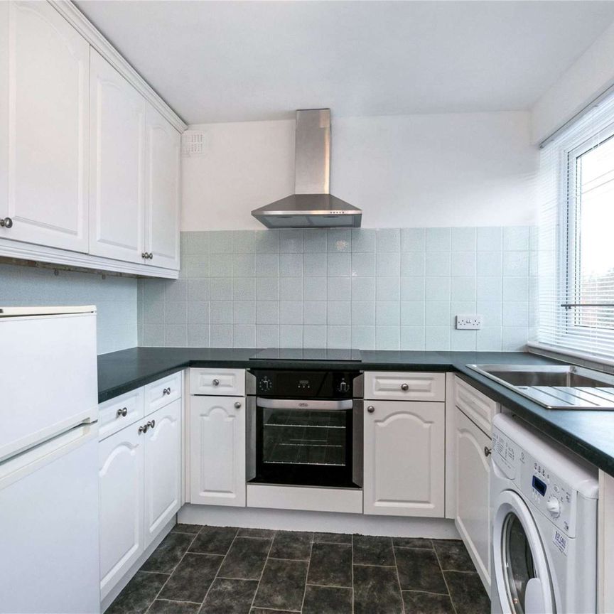A first floor, bright and airy flat situated under half a mile from local amenities and Bourne End train station - Photo 1