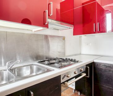 Large single room with balcony in Milan - Photo 3