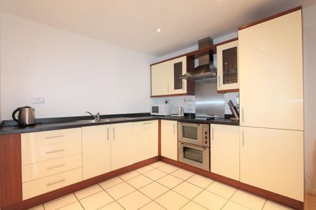2 bedroom flat to rent - Photo 5