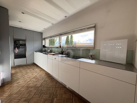 FAMILY-FRIENDLY WITH LOTS OF SPACE AND ROOM TO ROAM! - Photo 2