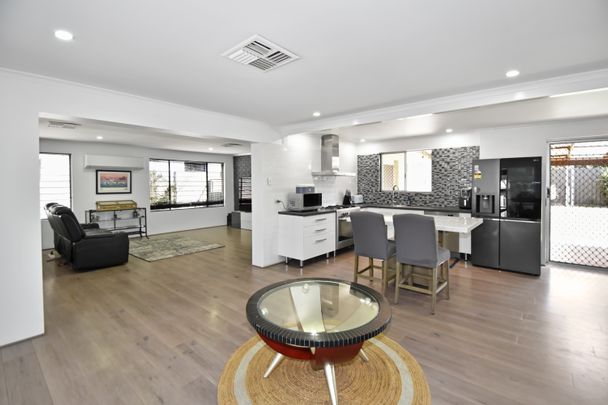 Large Four Bedroom, Two Bathroom Family Home! - Photo 1